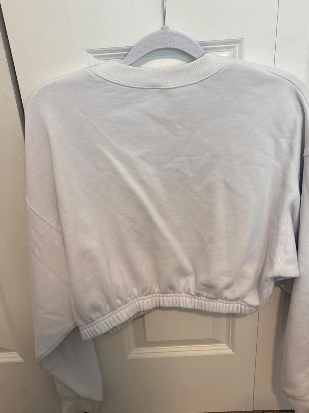 ALO Yoga Cropped Women's Crewneck Sweatshirt in White